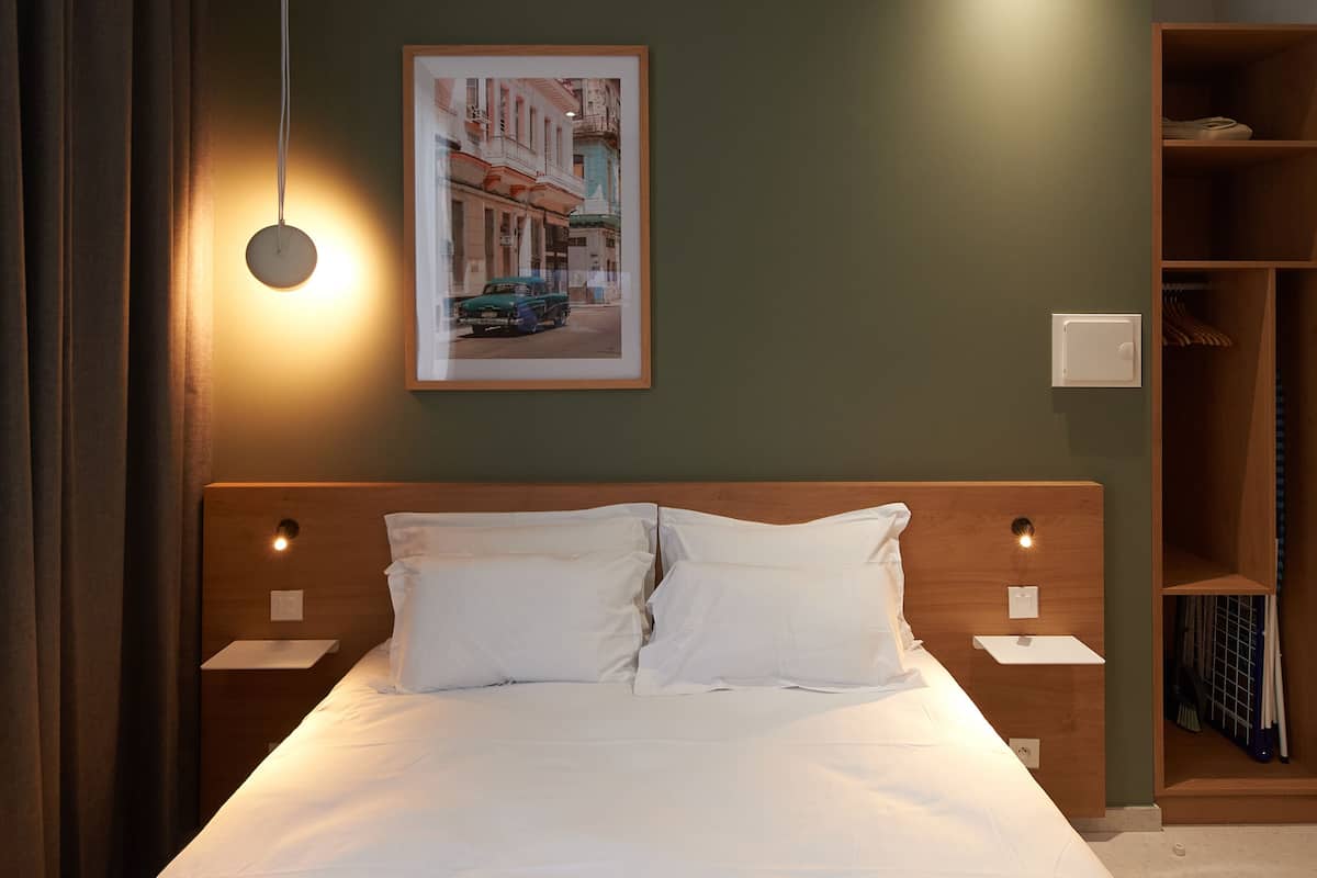 Chambre Double (5) | Premium bedding, memory foam beds, individually decorated