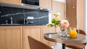 Oven, espresso maker, coffee/tea maker, electric kettle
