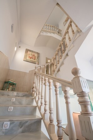 Handrails in stairways - Hostal Romerito (Málaga)