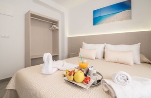 Desk, laptop workspace, free WiFi, bed sheets