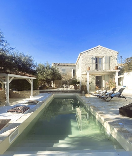 Beautiful villa with natural pool near the sea