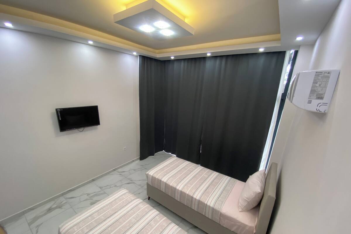 Familienvilla, 2 Schlafzimmer, eigener Pool, Meerblick | 2 Schlafzimmer, Zimmersafe, Verdunkelungsvorhänge, Bügeleisen/Bügelbrett