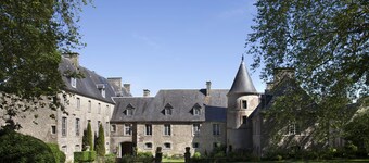 Historical cottage at the château d'Hémevez