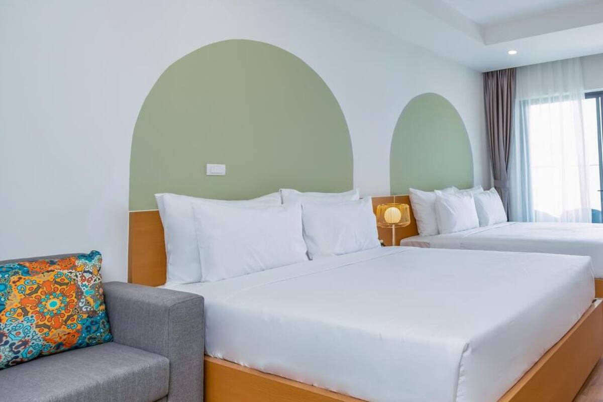 Apartment | Premium bedding, desk, laptop workspace, blackout drapes