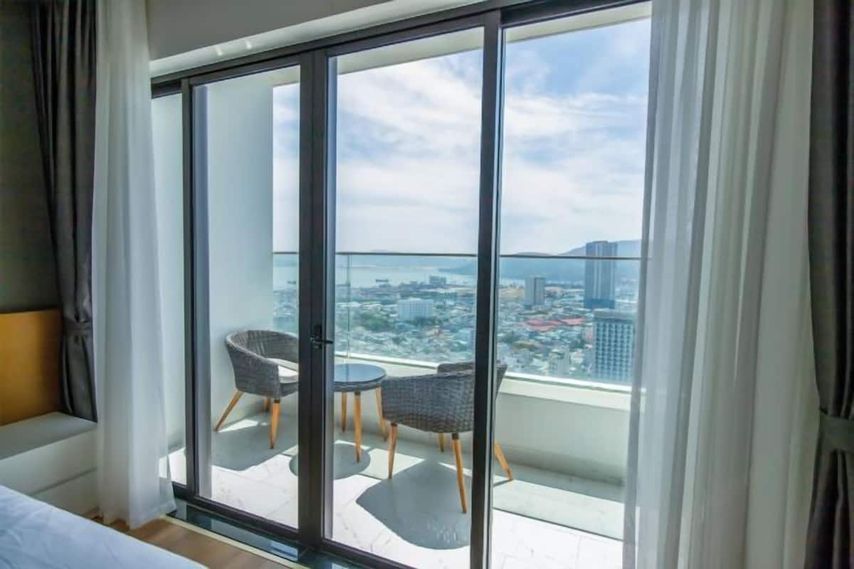 2 bedrooms, premium bedding, desk, laptop workspace