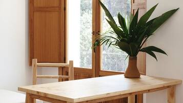 Premium kamer, 1 queensize bed | Geluiddichte muren, gratis wifi, beddengoed