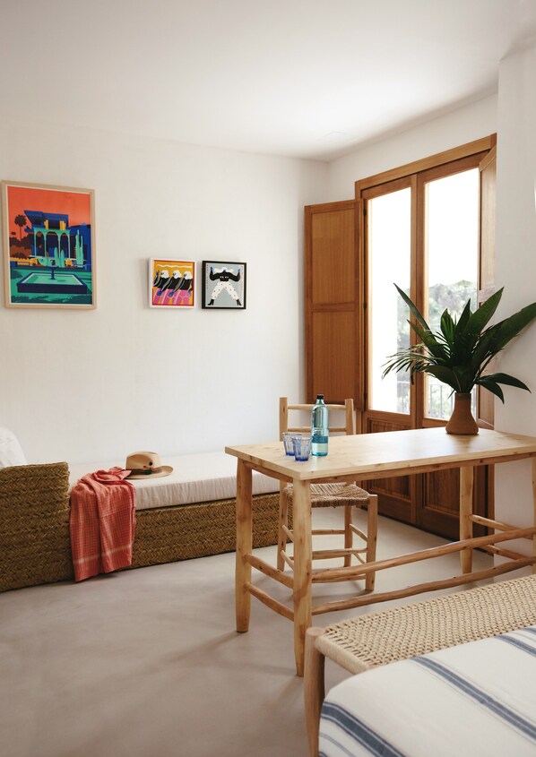 Premium Room, 1 Queen Bed | Living area | 55-inch flat-screen TV with digital channels, TV, Netflix - Hostal Mar y Sal (Sant Josep de sa Talaia)