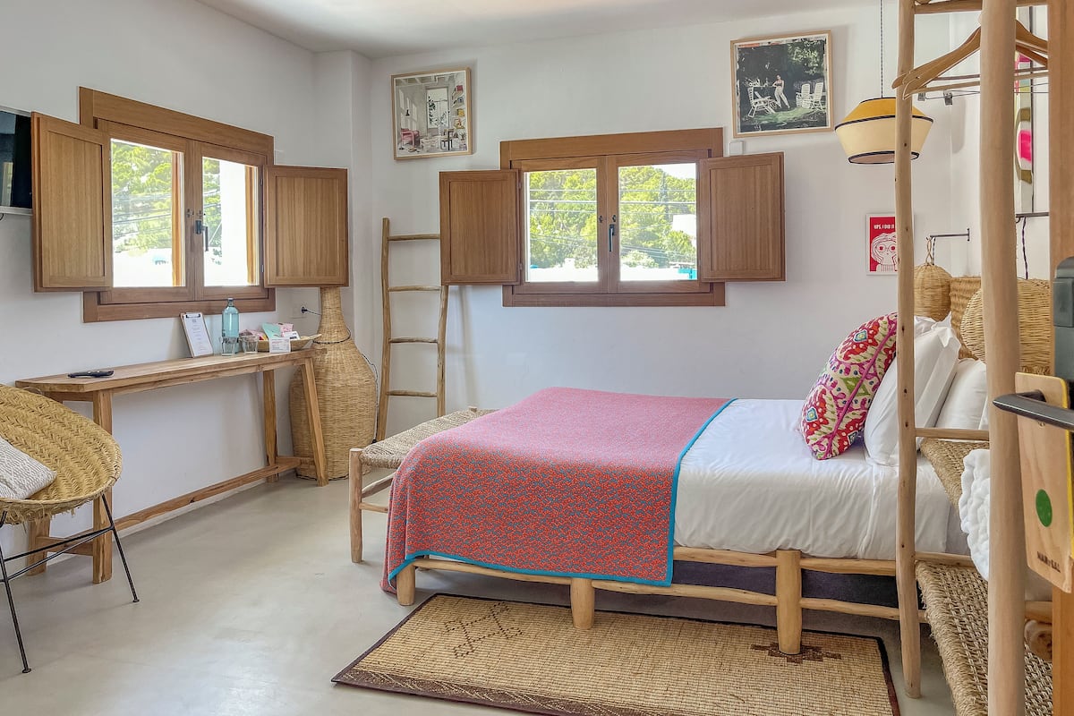 Superior Room | Soundproofing, free WiFi, bed sheets