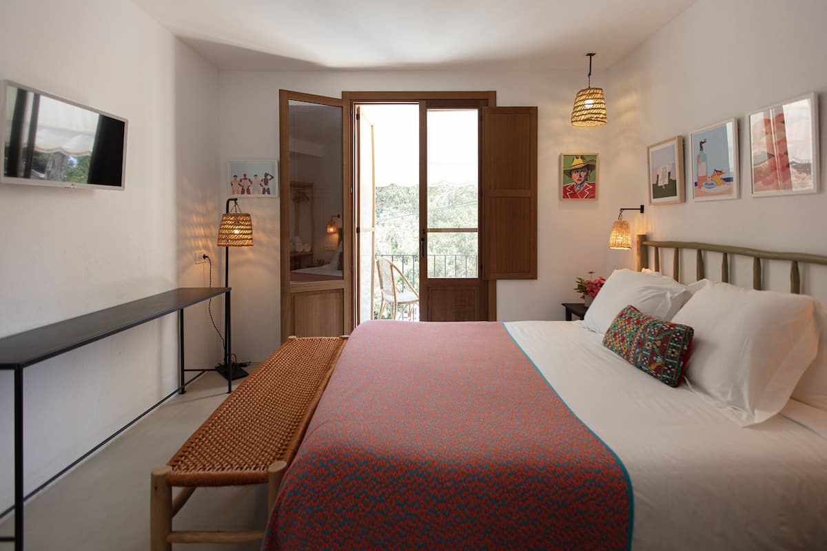 Deluxe Double Room | Soundproofing, free WiFi, bed sheets