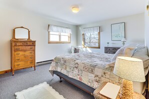 3 bedrooms, desk, iron/ironing board, Internet - Alburgh Lake House: Private Beachfront! (Alburgh)