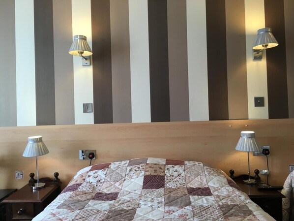 مكواة/لوح كي وواي فاي مجانًا وملاءات أسرّة