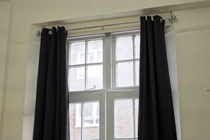 مكواة/لوح كي وواي فاي مجانًا وملاءات أسرّة