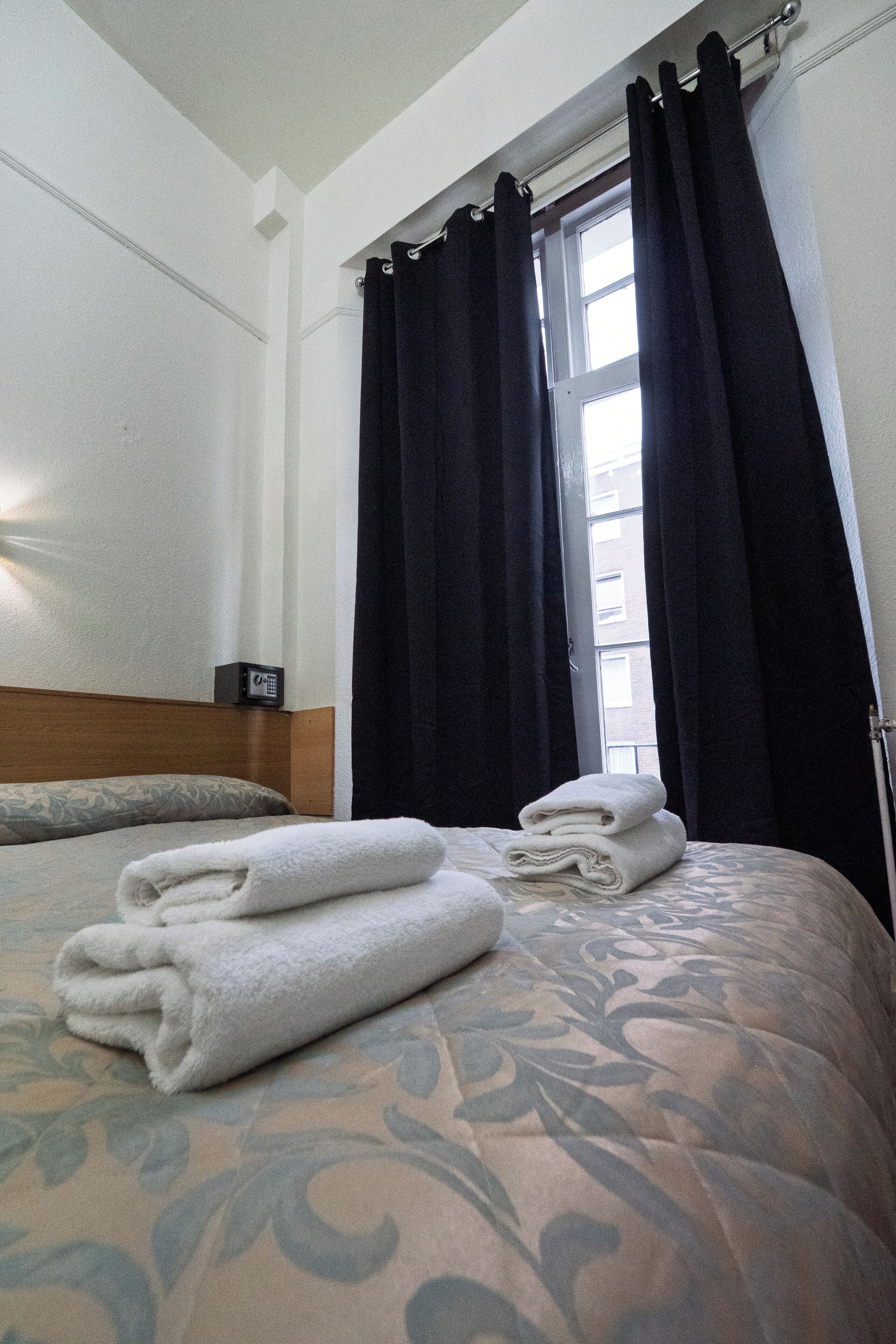 Standard Double Room | Iron/ironing board, free WiFi, bed sheets