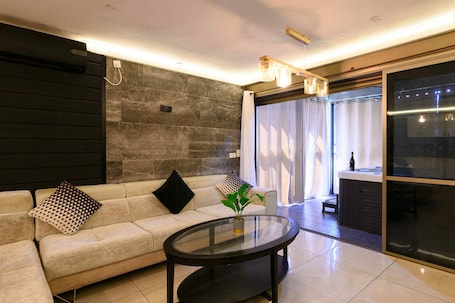 TV. La piano suite
