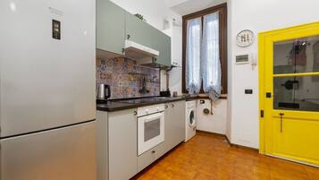 KĂŒhlschrank, Ofen, Herdplatte