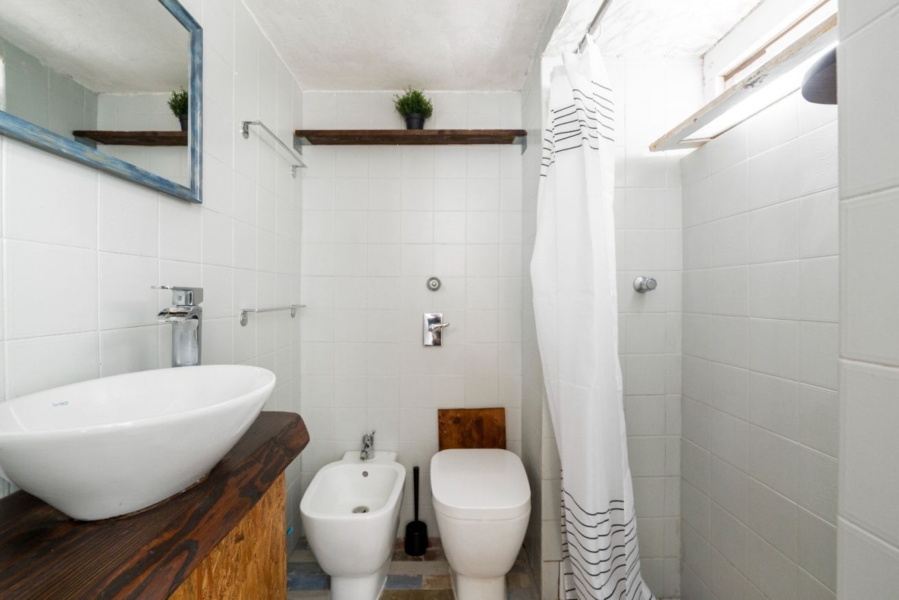 Douche, sèche-cheveux, bidet