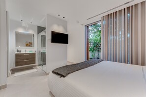 3 camere, una scrivania, ferro/asse da stiro, culla da viaggio