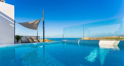 Green House - modern villa with a private rooftop pool in the south of Tenerife!