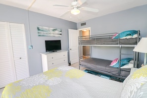 2 slaapkamers, een strijkplank/strijkijzer, gratis wifi, beddengoed