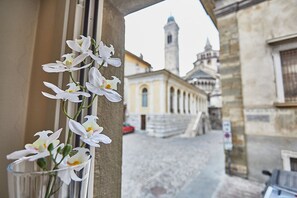 Interior - ASTRA - Modern Loft Cathedral View (Bergamo)
