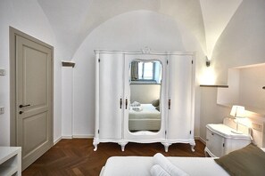 2 bedrooms, desk, iron/ironing board, WiFi - ASTRA - Modern Loft Cathedral View (Bergamo)