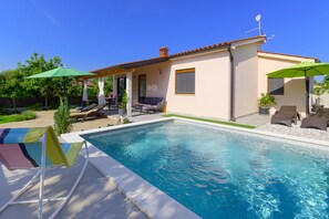 A heated pool - House Julia (Istria - Pula) (Pula)