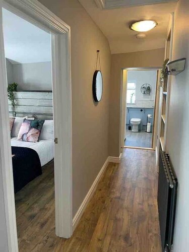 Gower Place Heart of Mumbles | Sleeps 2 | Near Beach | Oystermouth Castle | Wifi