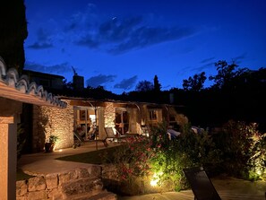 Terrace/patio - A little paradise in Provence's Luberon region (Mane)