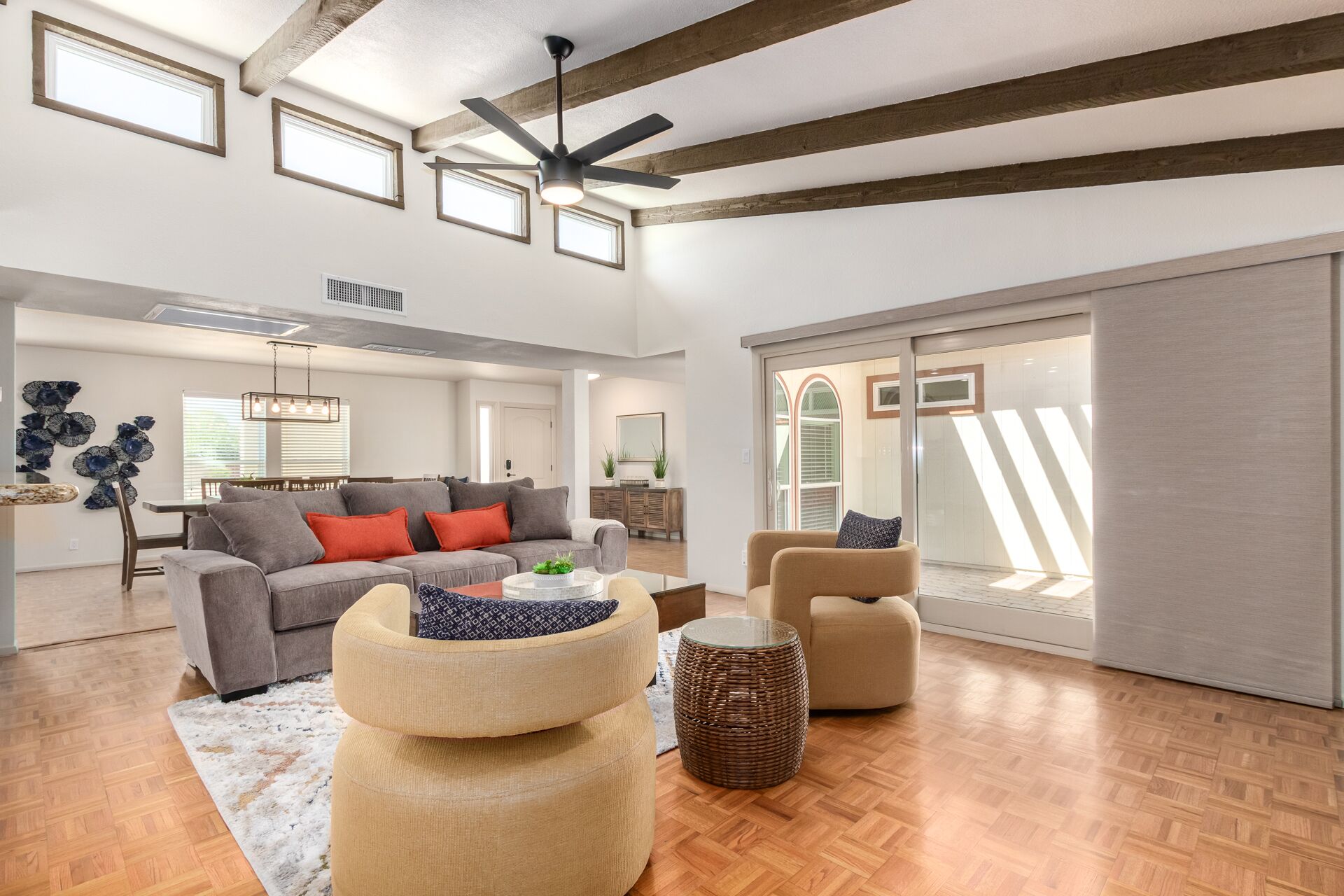 TV connectée, table de tennis de table, services de streaming