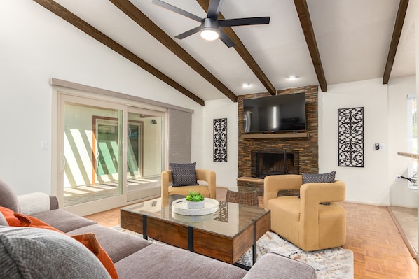 Smart TV, ping pong, streaming services - *Great Summer Rates* | North Phoenix Mountain Retreat (Phoenix)