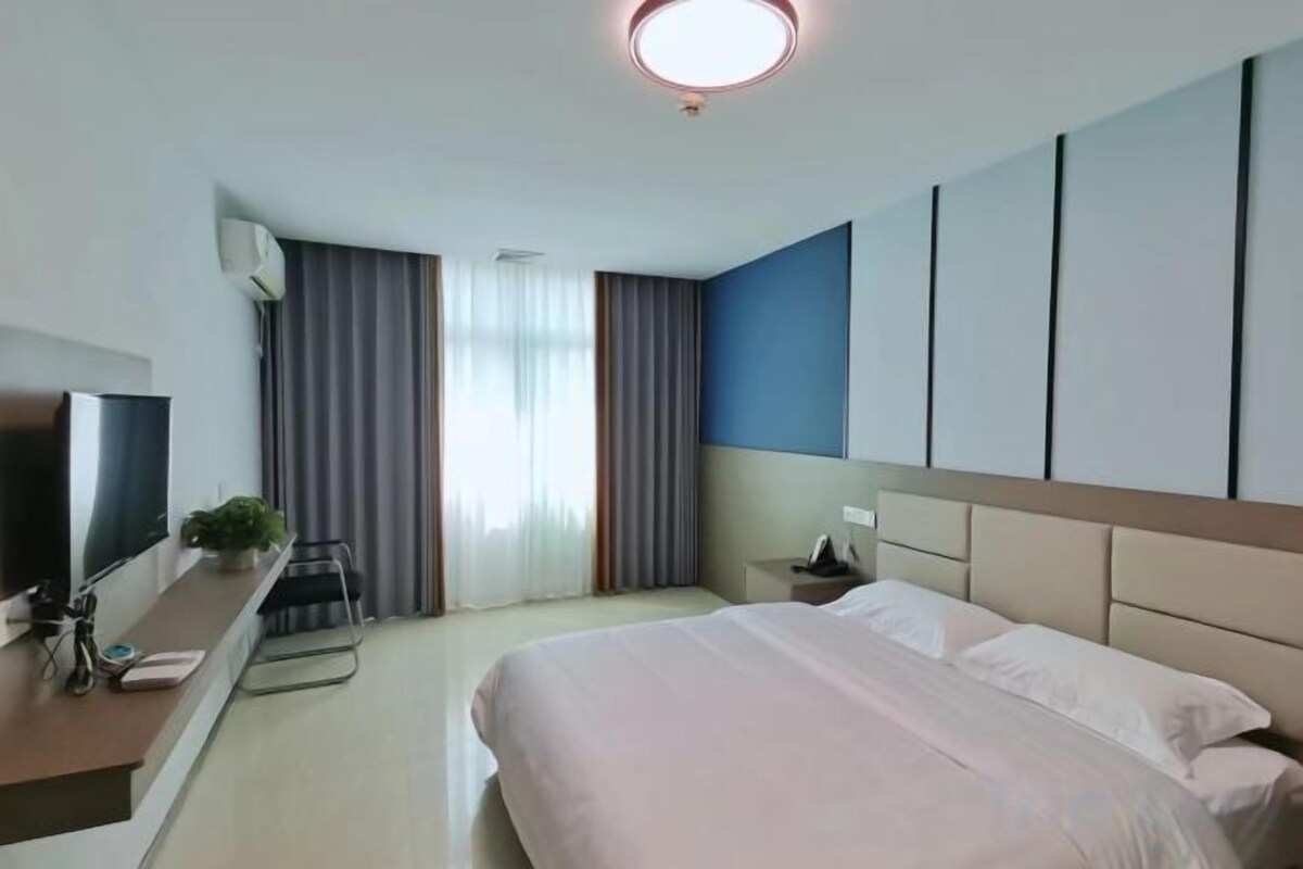 Elegant Queen Room