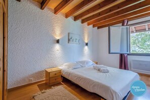 2 chambres, fer et planche à repasser, Wi-Fi gratuit, draps fournis