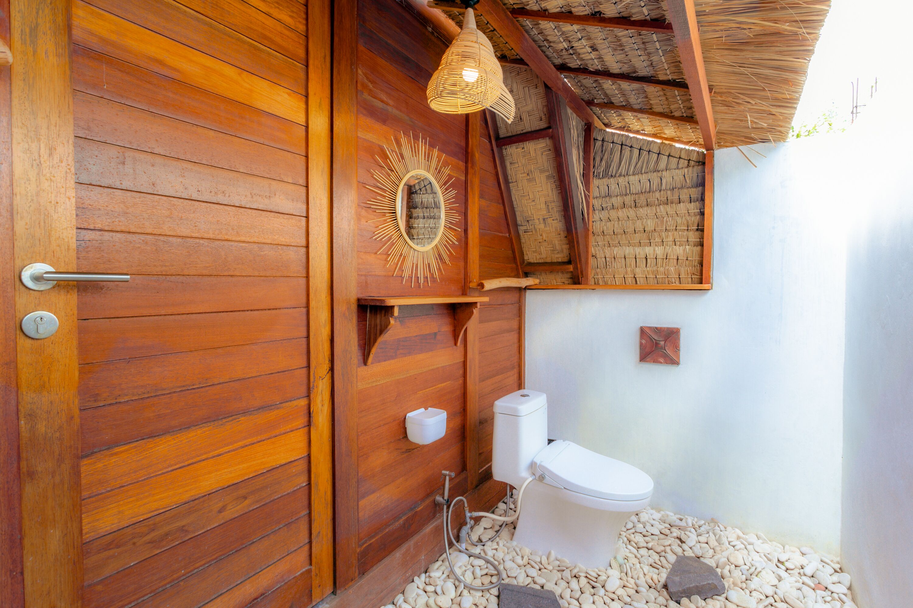 Executive Room | Bathroom | Free toiletries, towels, soap, shampoo