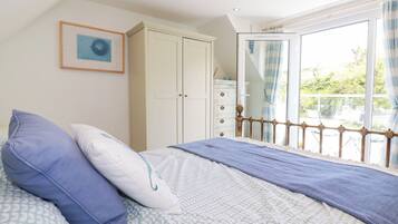 Cottage | 2 bedrooms, individually decorated, individually furnished, free WiFi