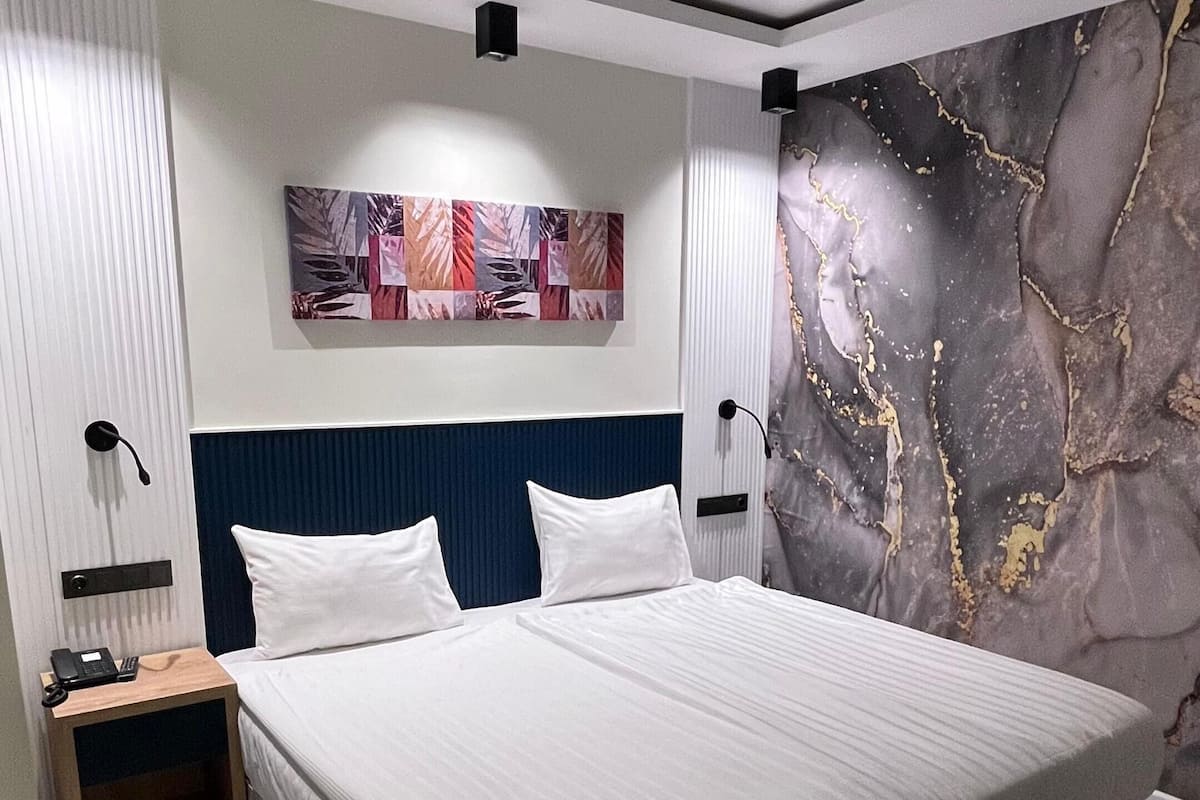 Phòng đôi Tiêu chuẩn | Minibar, két bảo mật tại phòng, bàn