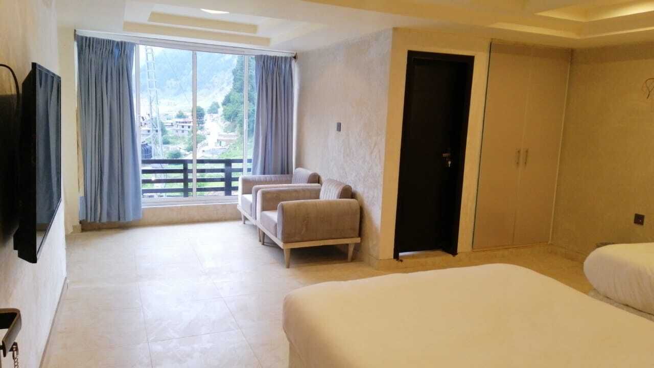 Laptop workspace, free WiFi