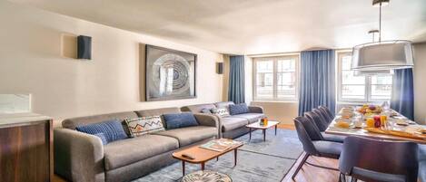 Smart TV, DVD player, books, stereo