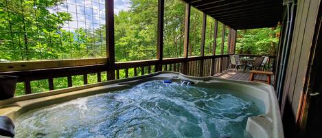 Outdoor spa tub