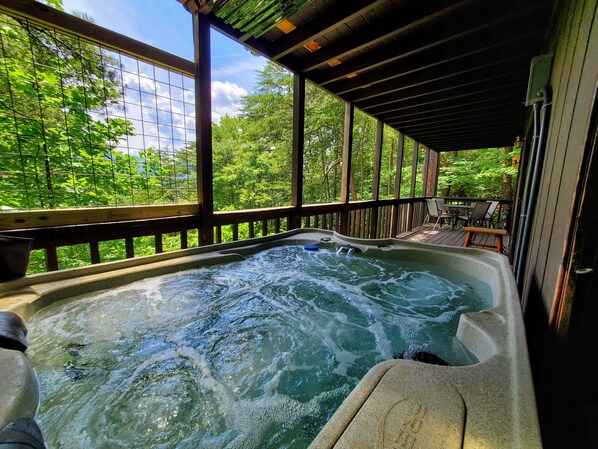 Outdoor spa tub