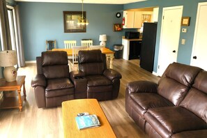 Televisión y chimenea 