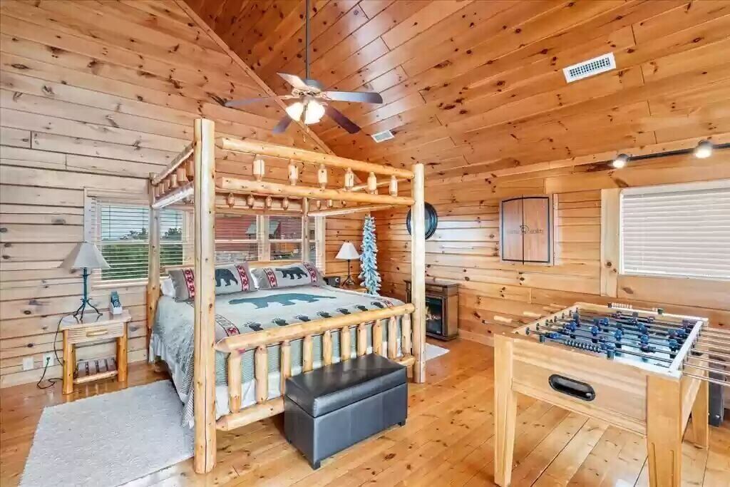 2 bedrooms, iron/ironing board, travel crib, WiFi (free)