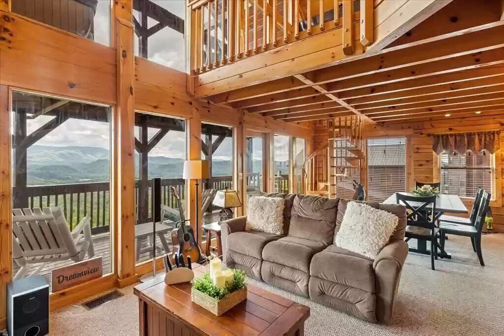 テレビ、暖炉、DVD プレーヤー