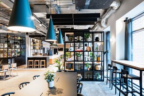Café da manhã continental todos os dias mediante uma taxa