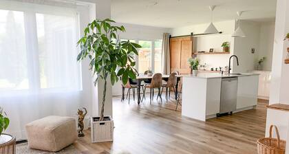 Spacious Detached House close to Downtown and Lake