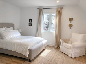 4 bedrooms, desk, iron/ironing board, free WiFi
