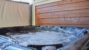 Tina de hidromasaje al aire libre