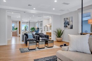 Interior - Million Dollar Views / Private beach / Heated pool / Walk to Beach / Harbourview Key | VlLLAS (Fort Lauderdale)