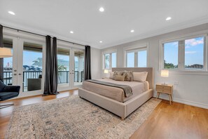 6 bedrooms, iron/ironing board, travel crib, free WiFi - Million Dollar Views / Private beach / Heated pool / Walk to Beach / Harbourview Key | VlLLAS (Fort Lauderdale)