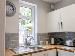 Cottage | Private kitchen | Fridge, dishwasher, electric kettle, toaster