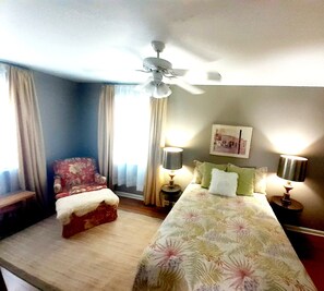 2 bedrooms, desk, iron/ironing board, free WiFi - Private guest apt in between downtown and Carolina Beach (Wilmington)